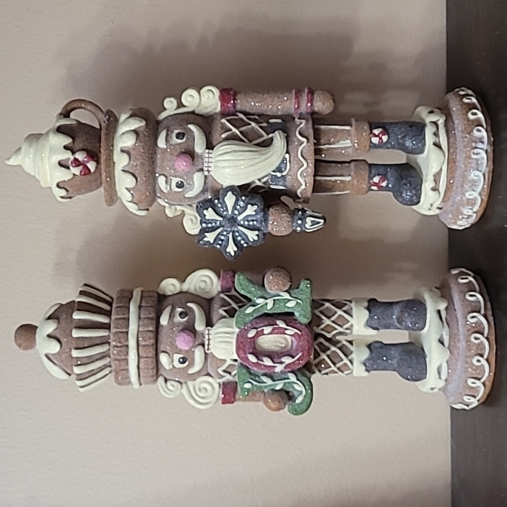 Pair of glistening gingerbread men